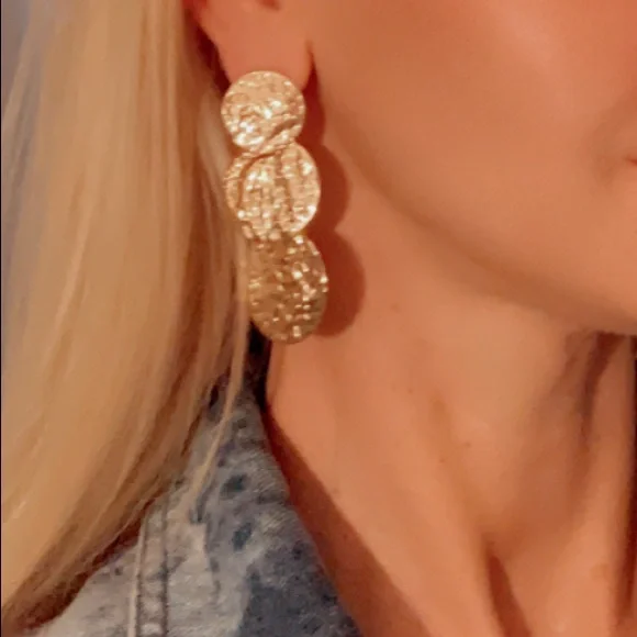 Last! Gold hammered statement drop earrings stud - Picture 3 of 4